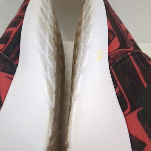 Nike women's Roshe One Print, red and black shoes, size 7.5 - Picture 7 of 11